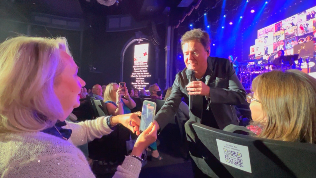 Donny Osmond Sings to lady